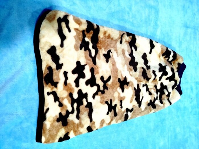 chaleco polar soft estampado marron militar foto 2 atras