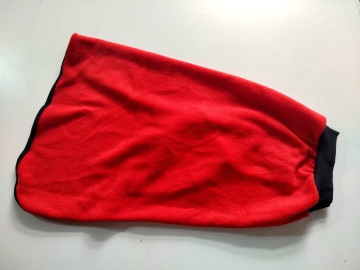 chaleco polar liso rojo atras