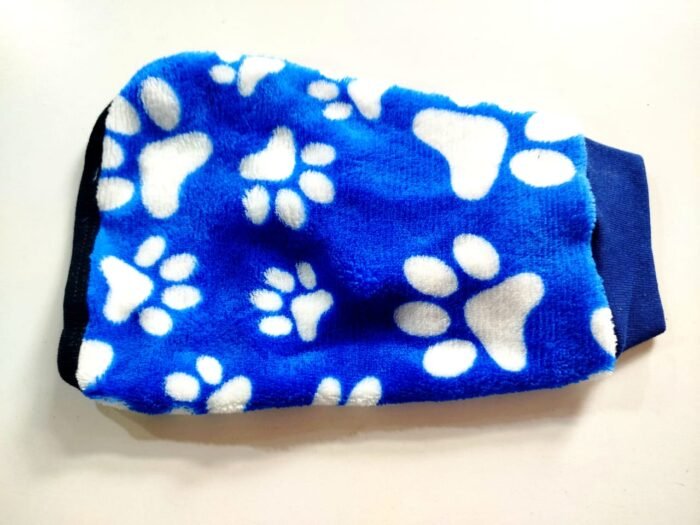 chaleco polar soft estampado azul con huellitas atras