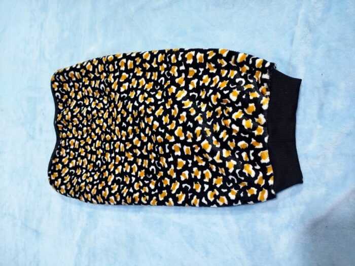 chaleco polar soft estampado para perros azul con manchitas amarillas atras