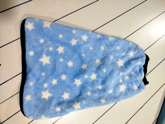 chaleco polar soft estampado para perros celeste con estrellas atras