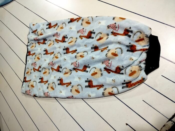 chaleco polar soft estampado para perros celeste con llamas atras