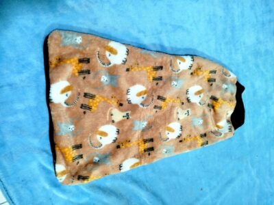 chaleco polar soft estampado para perros marron con animales atras