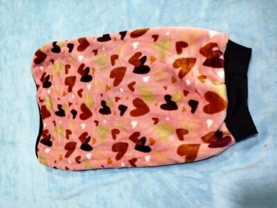 chaleco polar soft estampado para perros rosa con corazones atras