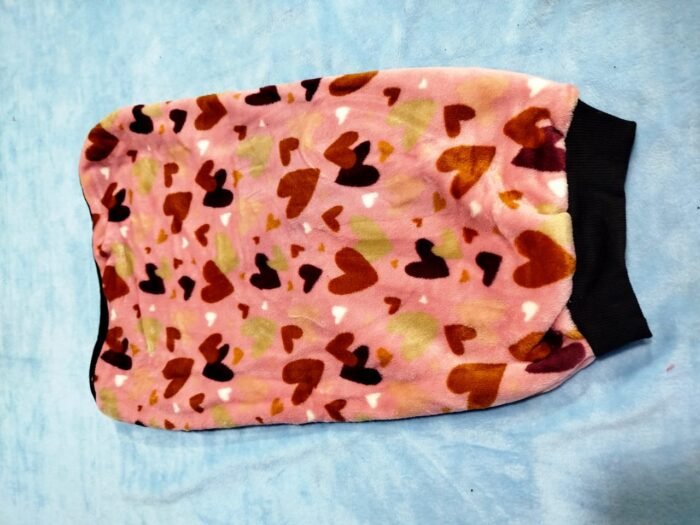 chaleco polar soft estampado para perros rosa con corazones atras