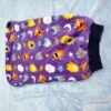 chaleco polar soft estampado para perros violeta con mostruitos atras