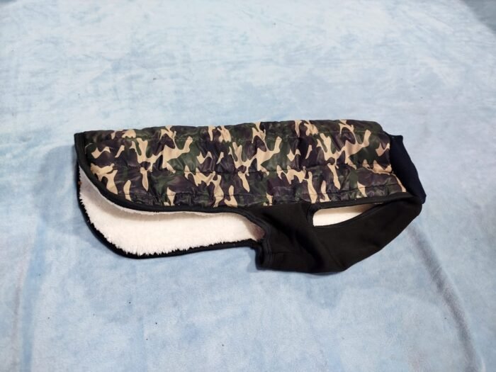 Chaleco matelasse con corderito para perros camuflado militar